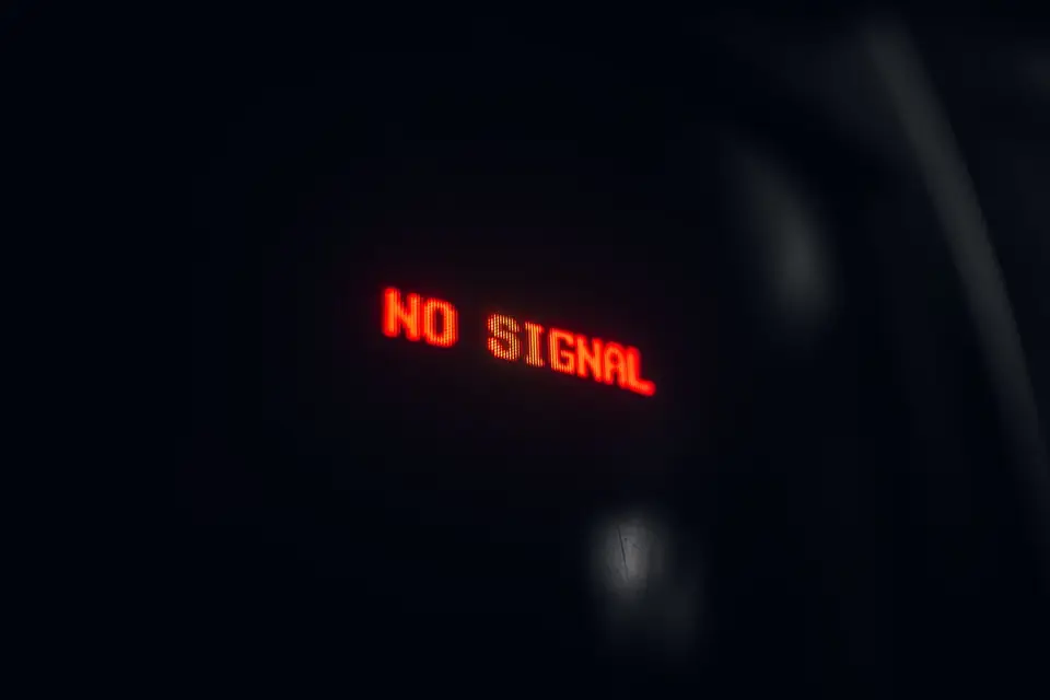 Red 'no signal' display in the dark, standing in for a detector's false verdict