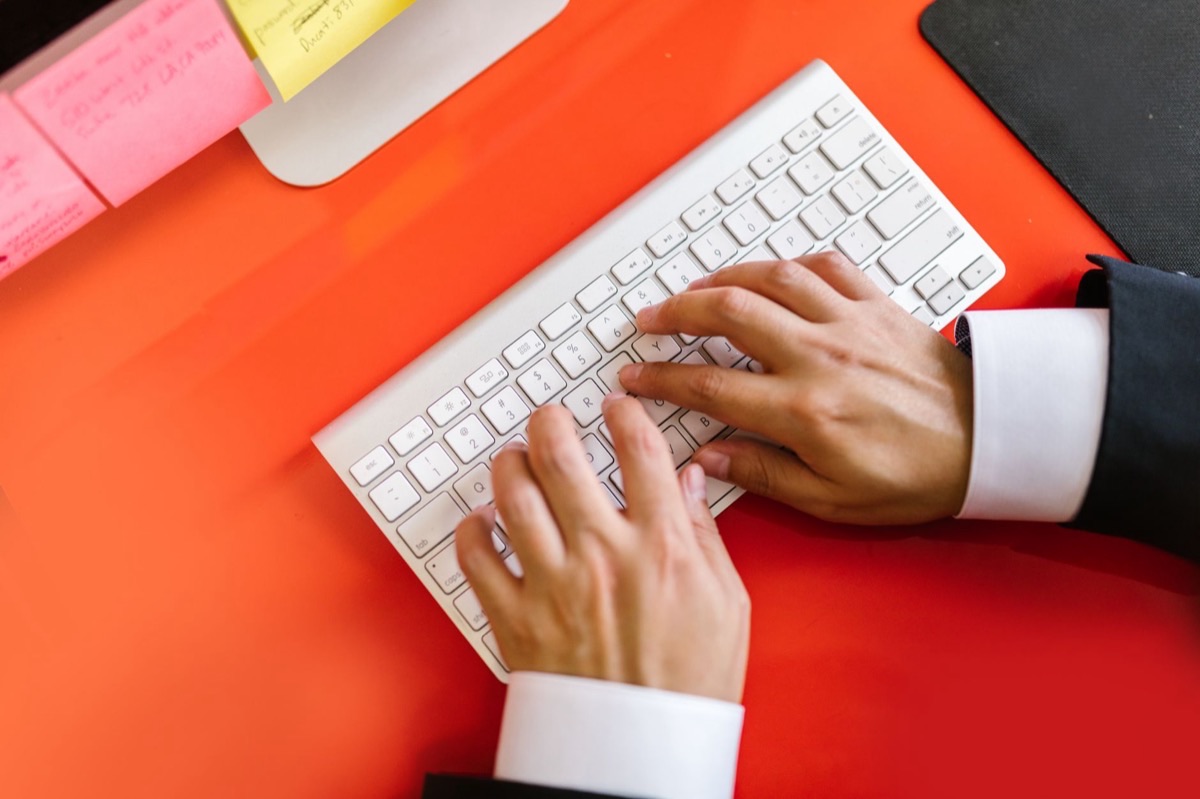 Laptop for on-page SEO