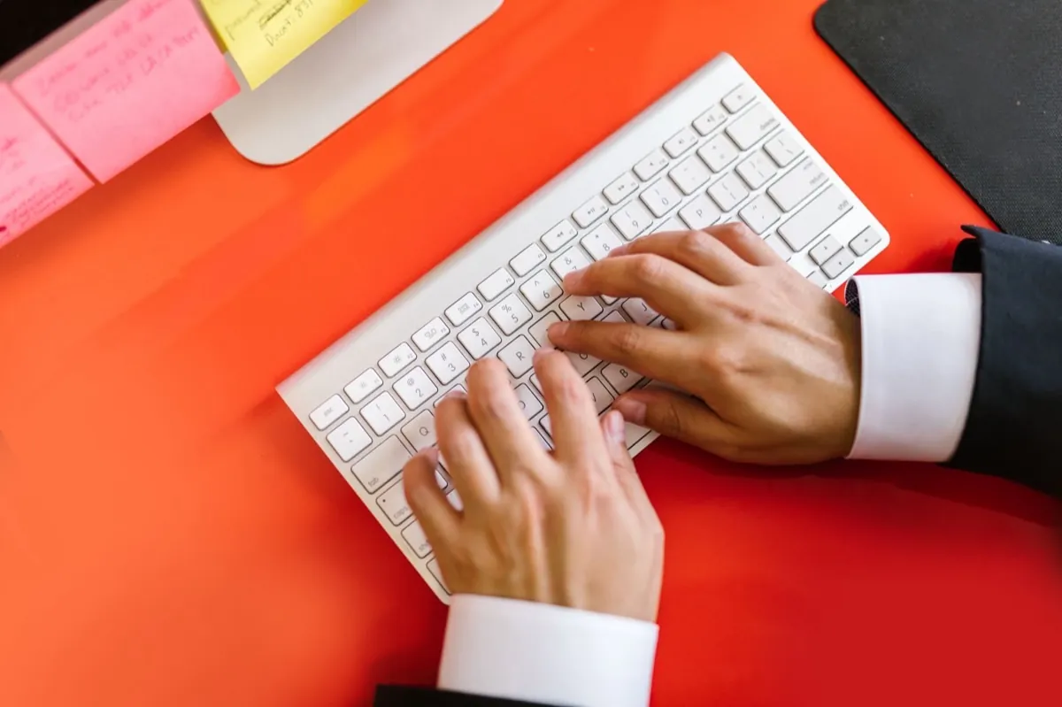 Laptop for on-page SEO