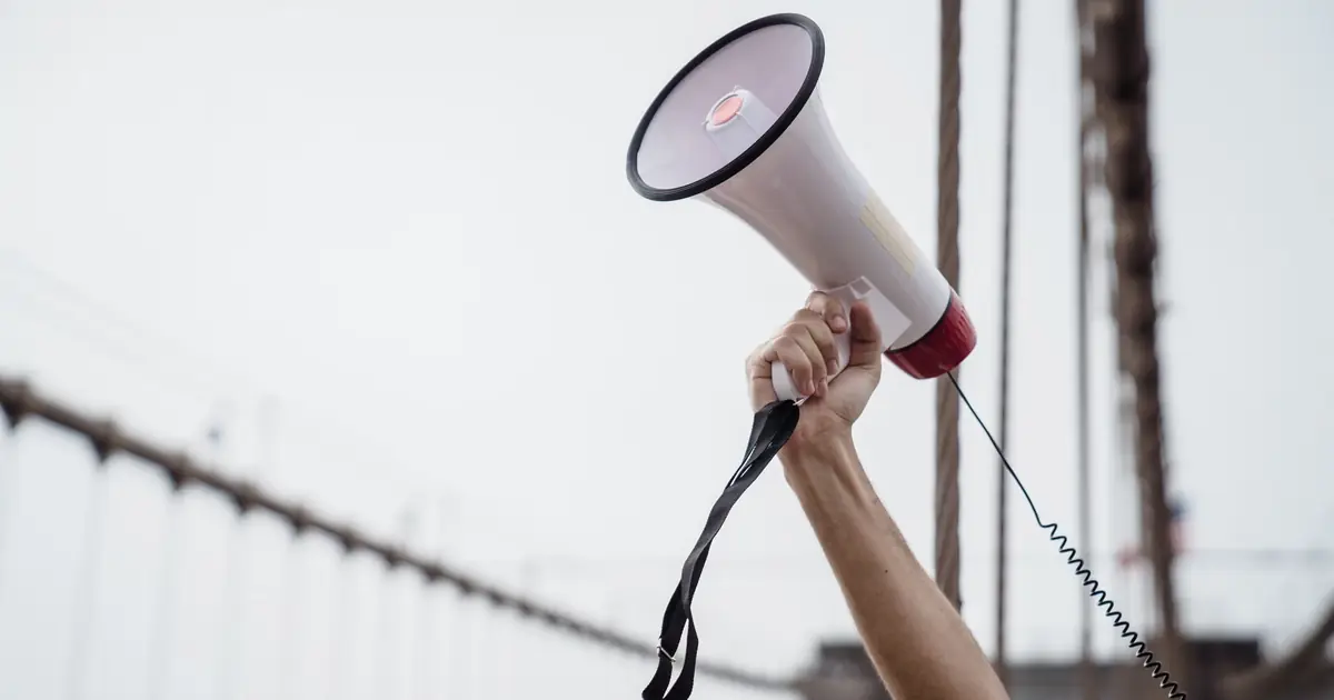 Megaphone representing unlinked brand mentions as implied link signals