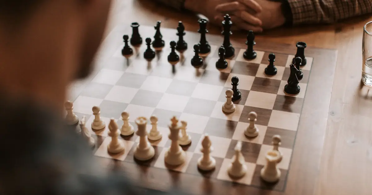Chess position representing competitive backlink strategy analysis