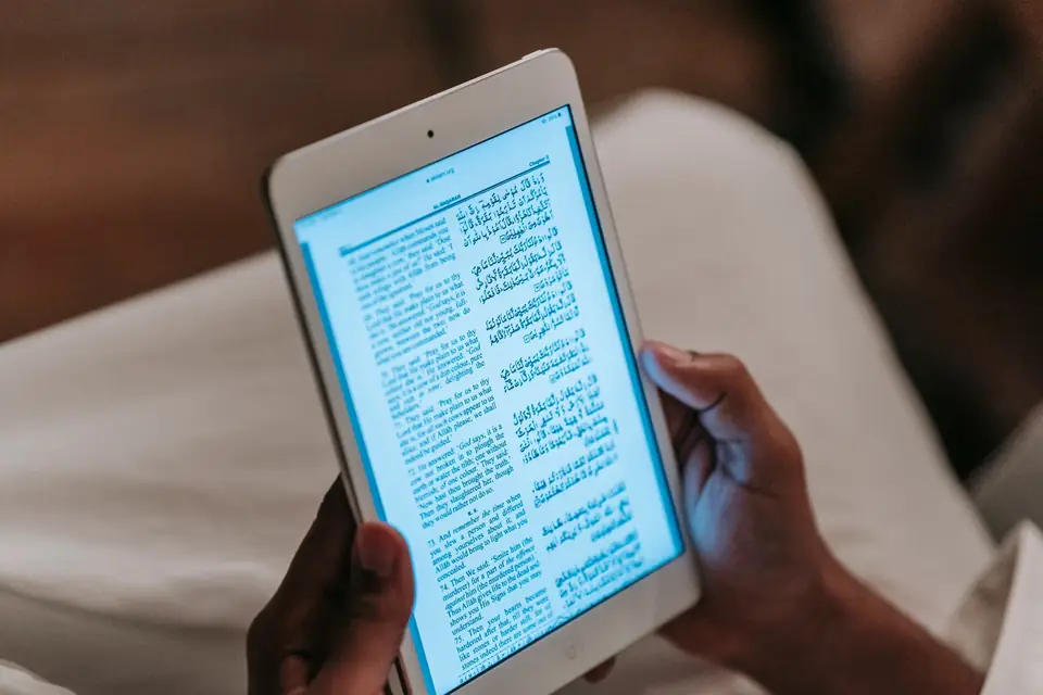 Reader engaged with a long-form article on a tablet