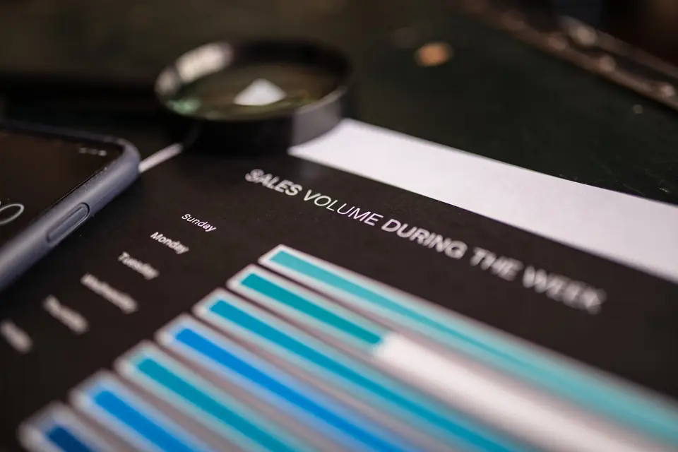 Printed volume-over-time chart under a magnifier