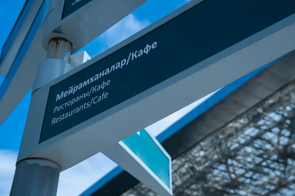 Multilingual signage representing hreflang language and region codes