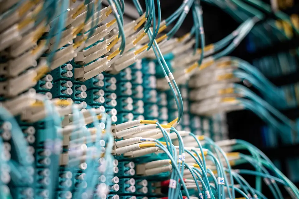 Fibre optic network cables illustrating fast server response times for LCP